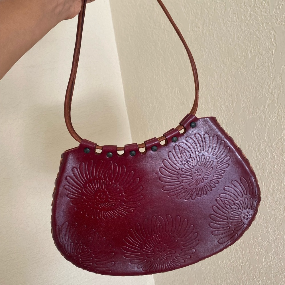 Leather shoulder bag
